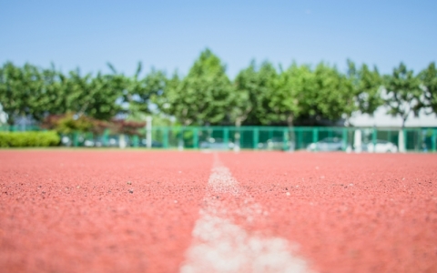 再見“毒跑道”，關于中小學學校塑膠跑道新國標出臺！